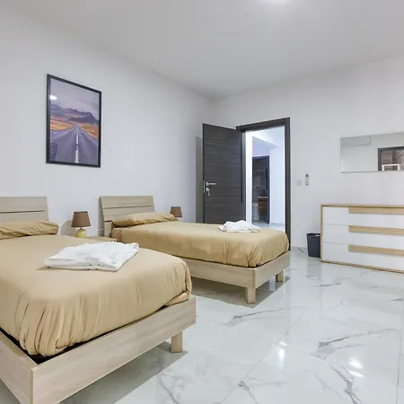 Apartment Avery Court Coastal In St Pauls Bay By 360 Estates St. Paul's Bay