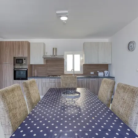 Avery Court Coastal In St Pauls Bay By 360 Estates *
